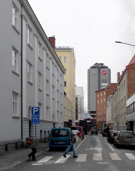 Kyttälän alueen ruutukaavan kortteleissa on erityisesti kahta kerrostumaa: 1920 luvun klassismin rakennuksia, sekä 1940 luvun kaavan mahdollistamia modernistisia lamellikerrostaloja.