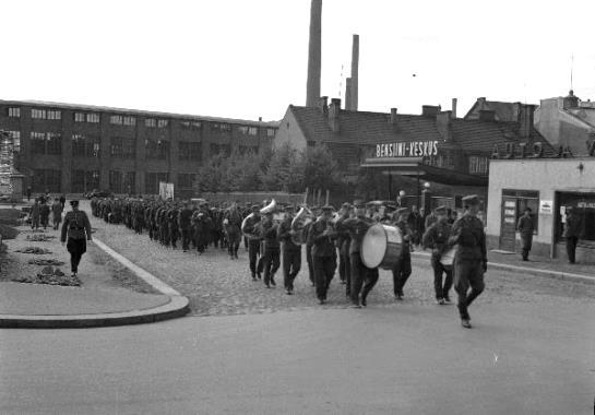 Ennen II maailmansotaa Tampereen keskustakorttelit olivat rakentuneet vuonna 1897 laaditun lähes koko keskusta alueen kattavan ruutu asemakaavan mukaisesti.