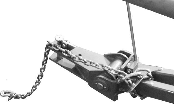 Kytke hallintaköydet, vaijerit, hydrauliletkut ja kaapelit siten, että ne eivät koske traktorin pyöriin eikä niitä voi käyttää tahattomasti. Tapaturmavaara!