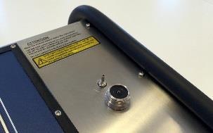 Irrota poistoaukko käyttämällä Nipple Key -työkalua. Erottele tiivisteet ja puhdista osat Miris CLEANER - liuoksella.