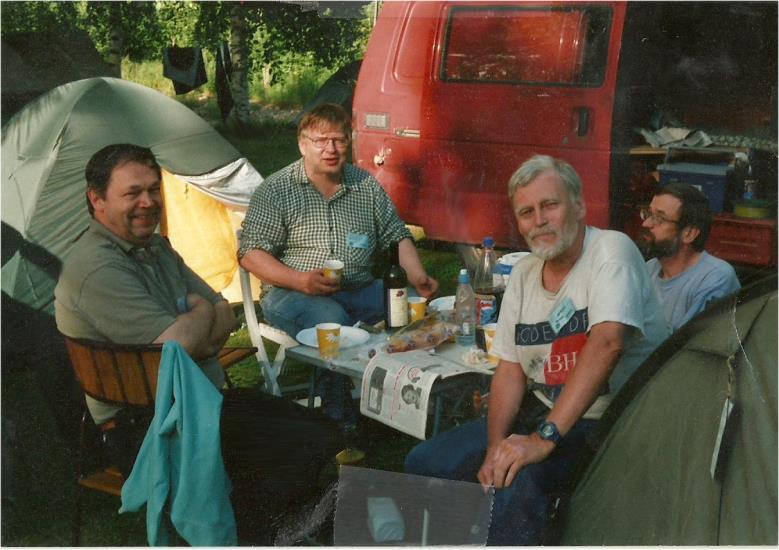 Hannu Ilmari Miettisen, OH3KW, muistoksi 8.4.1948-5.10.2015 Me kaikki muistamme Hannun ystävällisenä ja auttavaisena radioamatöörikaverina.
