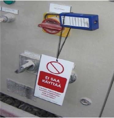 Sähkötoimisen laitoksen käyttövoimasta erottaminen Älä poista konesuojauksia ennen kuin laite on sammutettu ja erotettu käyttövoimasta.