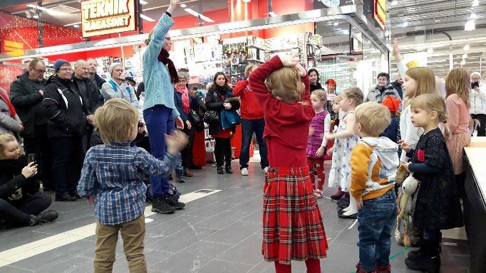 Duo Pandora konsertoi elokuussa. Pentti Ingerön lauluja rukouksista ja rakkaudesta kuultiin marraskuussa.