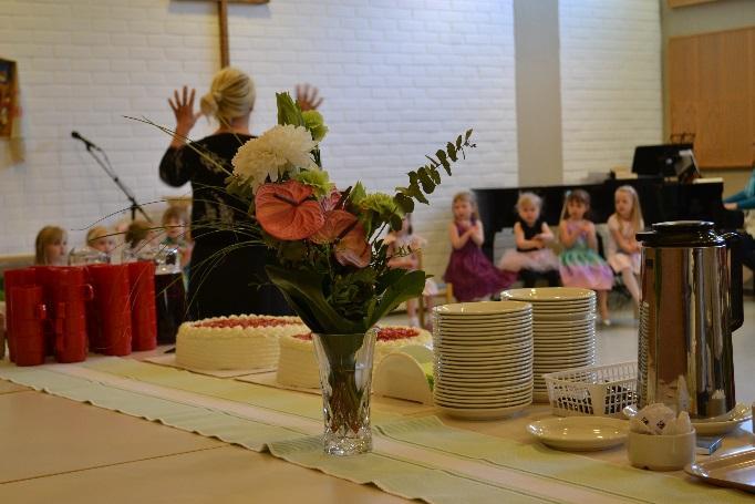 Päiväkerhon kevätjuhlassa nautittiin leikkien