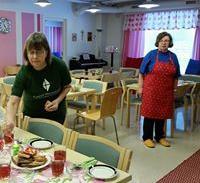 Isoimpia muutoksia seurakunnan aikuisten parissa tapahtuvan työn saralla oli pitkäaikaisen seurakunnan työmyyrän, rovasti Aili