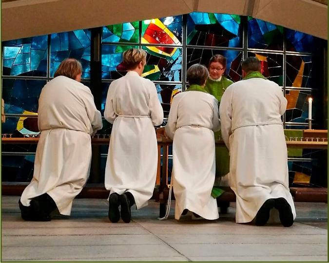 Tuomiosunnuntain liturgina toimi päivänsankari, kappalainen Virpi Koskinen 50 v.