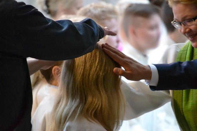 Ulkomaanavun kautta.