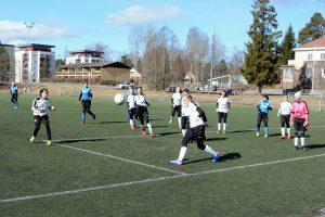 C-tyttöjen turnaus pelattiin Saharassa Haka j. C-tyttöjen järjestämä kevät turnaus pelattiin Saharassa Lauantaina 8.4 aurinkoisessa ilmassa.