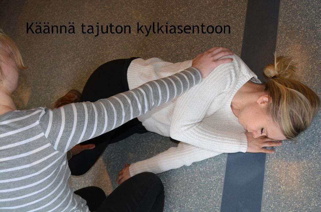 3. 4. Kuvassa 4 tajuton potilas on kylkiasennossa.