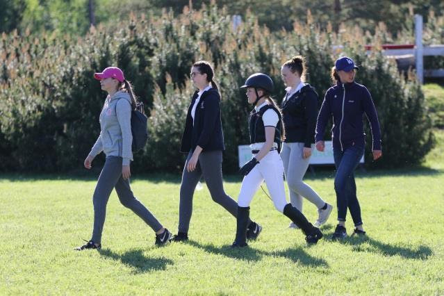 Mukana Ypäjän kisaviikolla oli kisatiimin ratsastajat Riikka Niemi, Veera Niemi, Nella Suomi, Sofia Mesimäki, Linnea Rantanen, Liinu Lindroos, Moona Punkari, Nuppu Takala, Linnea Kaveniemi ja Satu