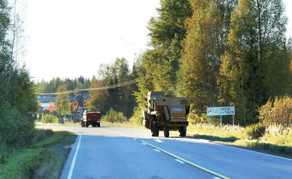 HIDAS AJONEUVO LIIKENTEESSÄ Ohittaminen on helpompaa, kun hitaat ajoneuvot pitävät keskinäisen etäisyyden riittävän pitkänä. tällöin tarvitse yrittää mennä koko hitaiden ajoneuvojen jono ohi kerralla.