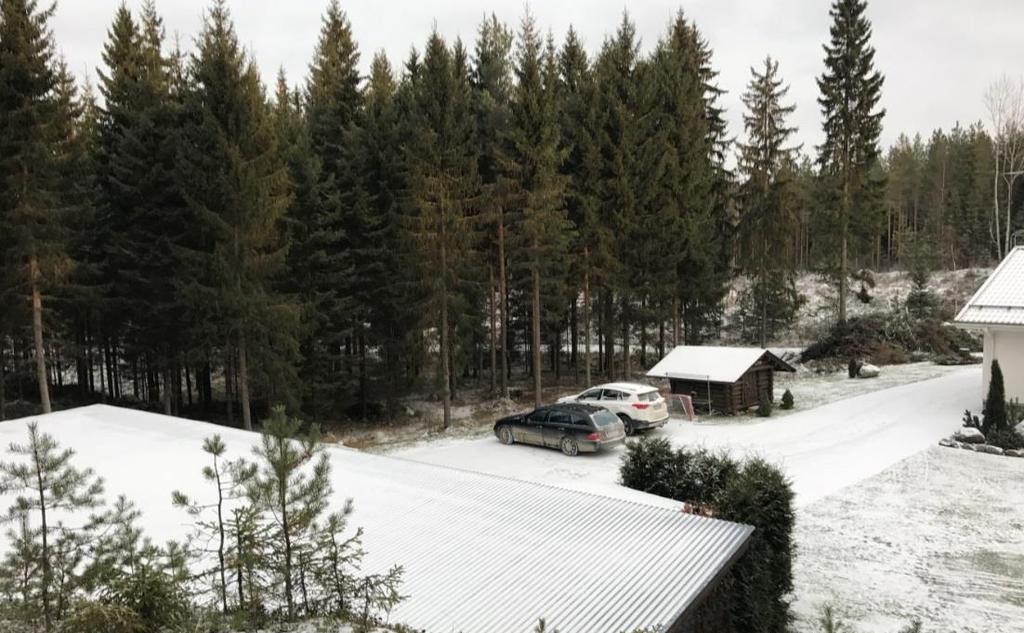 5/10 Alue on asemakaavoitettua pientalo aluetta, jonka läntiselle laidalle suunnittelualue sijoittuu