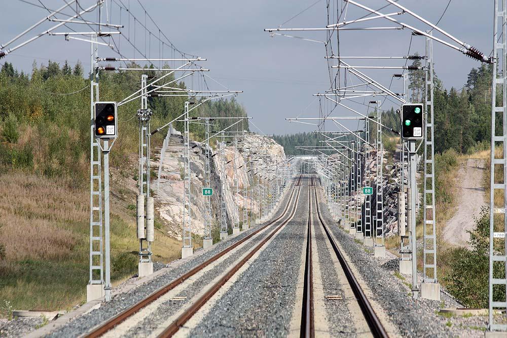 25 3 Palkkaus ja palkitseminen 3.1 Palkkausmenot Henkilöstön palkkauskulut olivat yhteensä 50,3 (48,0) M.