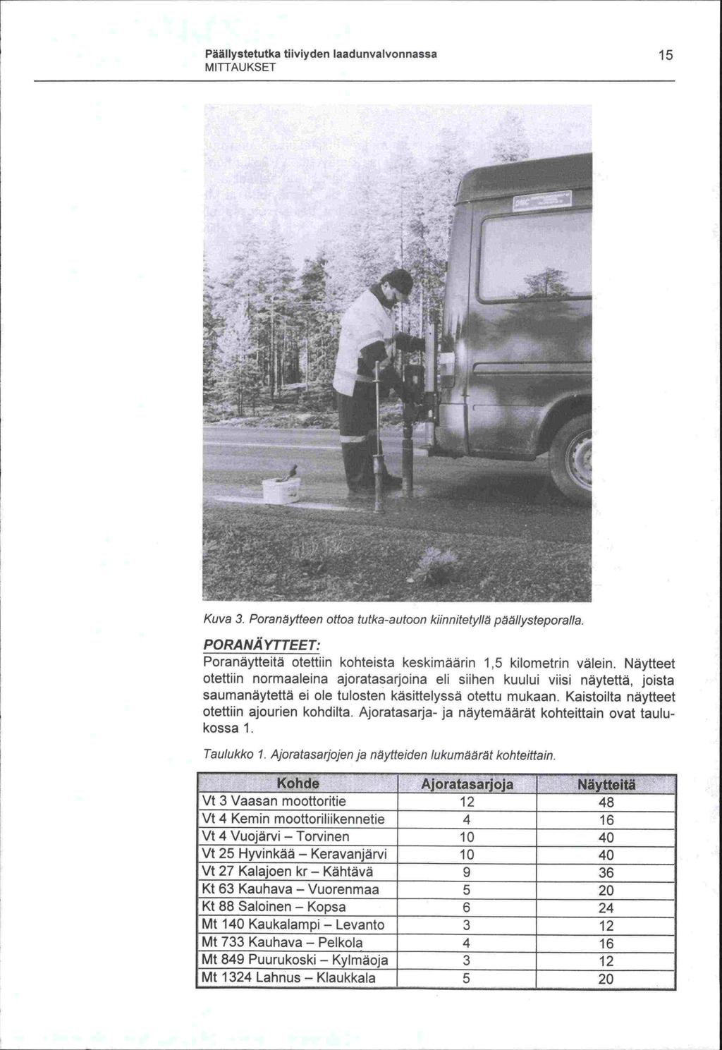 Päällystetutka tiiviyden laadunvalvonnassa 15 MITTAUKSET Kuva 3. Poranäytteen ottoa tutka-autoon kiinnitetyllä päällysteporalla.