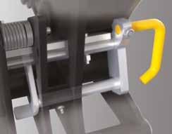 Q LOCK HYDRAULINEN TYÖLAITTEEN LUKITUS Hydraulinen työlaitteen lukitusjärjestelmämme on entistä parempi, ja sen avulla työlaitteen