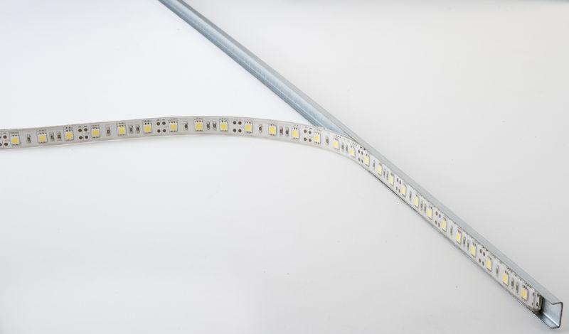 lukien A85 Airam Triton led-nauha asennettuna