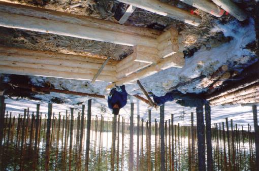 Pieksämäki Pieksämäellä tehtiin töitä projektin puitteissa vuonna 2003. Työmiehiä oli kaksi ja työkohteena oli Haapakosken erämiesten rakennusten rakentaminen.