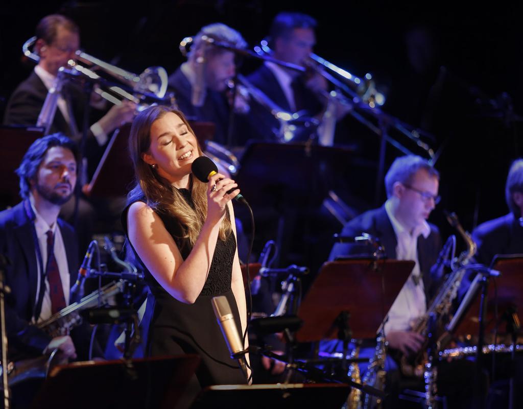 TÄYTELÄISELLÄ BIG BAND