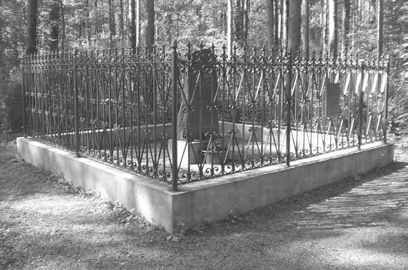 Se oli traditioiden syntymisen Mikael Agricolan kuolinpaikan muistomerkki (teksti kuuluu Tässä paikassa kuoli Mikael Agricola suomalaisen kirjallisuuden isä 9. huhtikuuta 1557) keskipiste.