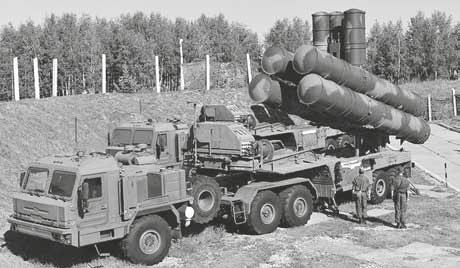 Neljäs S-400 Triumf ilmatorjuntaohjusjärjestelmä on otettu virallisesti palveluskäyttöön Venäjän Kaukoidässä 15.8.2012.