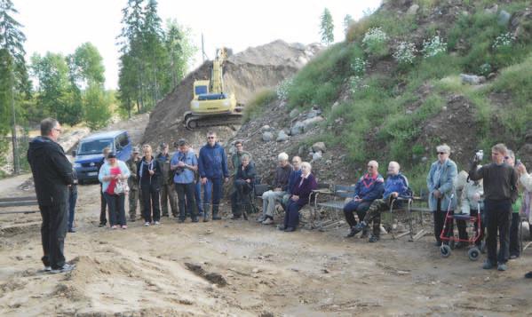 Kentän kuulumisia Paljastuspuhe Timo Etu-Sihvola ampumaratarakennukseen nauttimaan Etu-Sihvolan tarjoamaa maittavaa lohikeittoa.