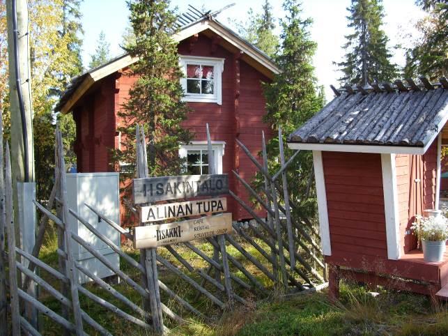 Kuva 9 Muutosalueen pohjoispuolella olevan korttelin 10 rakennuksia 3.1.4 Maanomistus Muutosalueen omistus on seuraava: NAATIKKANIEMI 305-416-22-125, om. Villa Golf Ruka Oy 3.2. Suunnittelutilanne 3.
