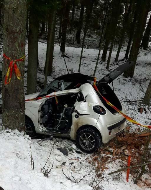 00 ja kolme yöllä klo 00.01 06.00. Kaikissa yöaikaan tapahtuneissa onnettomuuksissa mopoauton kuljettajan arvioitiin olleen väsynyt ja kahden onnettomuuden katsottiin aiheutuneen kuljettajan nukahtamisesta.