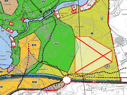 Kouvolan kaupunki Lausunto 3(3) Saarenmaa-Tykkimäki osayleiskaavassa (2013) kohteeseen rajautuvalle alueelle on osoitettu maa- ja metsätalousaluetta M-merkinnällä ja aavistuksen verran VU-merkinnällä