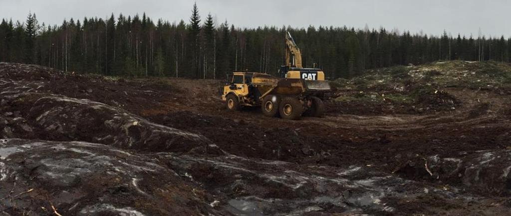 Louhe murskataan ja yleensä myös seulotaan (Kuva 15). Tuotettavista tuotteista ja käytettävissä olevasta kalustosta riippuen saattaa syntyä välituotteita, joita jatkojalostetaan toisena ajona.