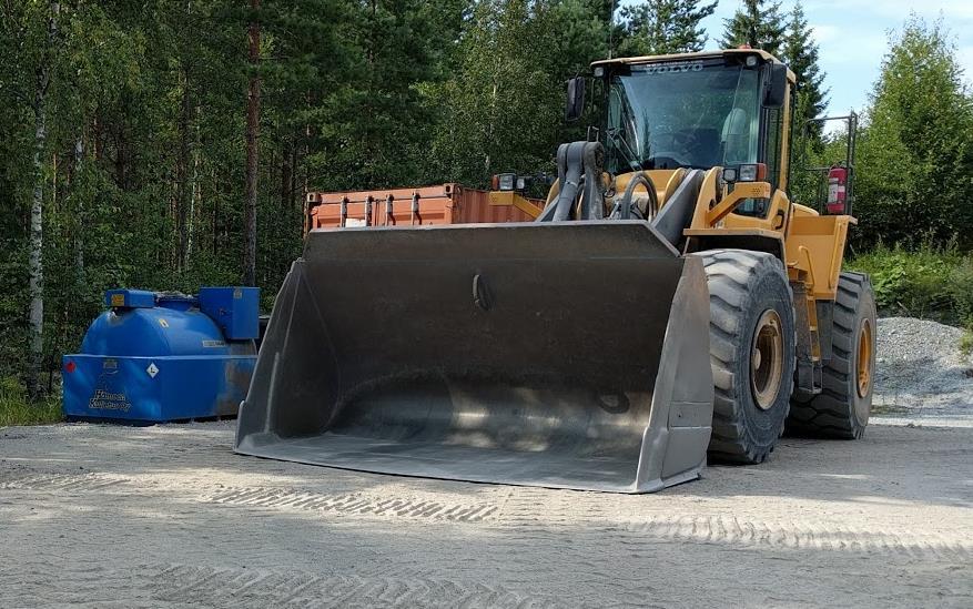Kyseinen tankkauspiste on asfalttipäällysteinen. Kuva Taratest Oy 2016. 3.