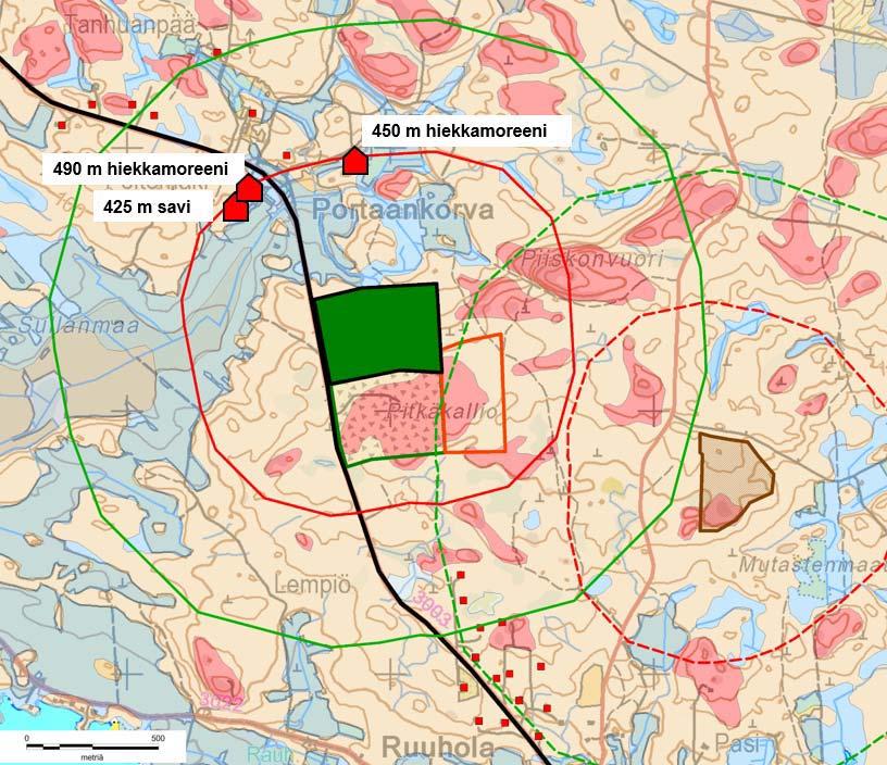 Kuva 62. Destian laajennusalueen vaikutusalue (500 m:n vyöhyke punaisella, 1000 m:n vihreällä), lähin asutus ja maalajit.