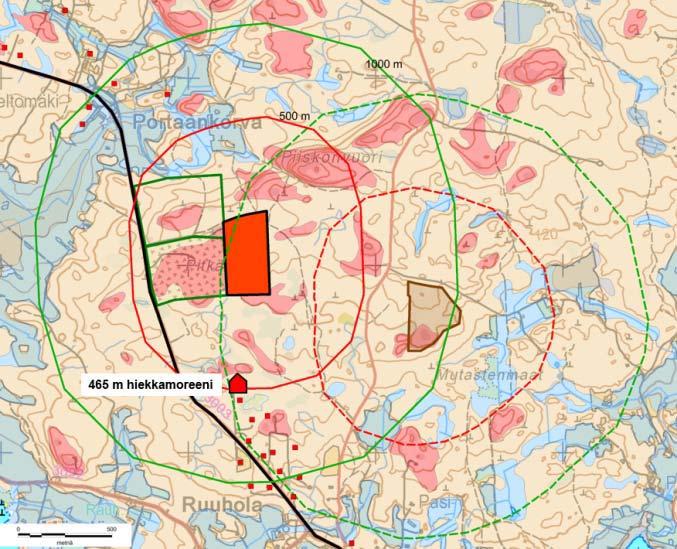 Kuva 63. Toivosen Soran hankealueen vaikutusalue (500 m:n vyöhyke punaisella, 1000 n:n vihreällä), lähin asutus ja maalajit.