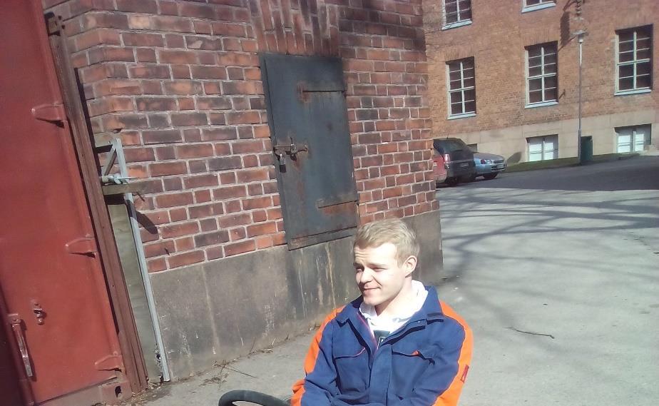 Pääkirjoitus Monet varmaan miettivät kesäauton hankkimista. Autojahan saa parilla satasella. Ehkä kuitenkin olisi parempi ostaa 1000 euron auto ja varata toinen 1000 euroa sen korjaamiseen.