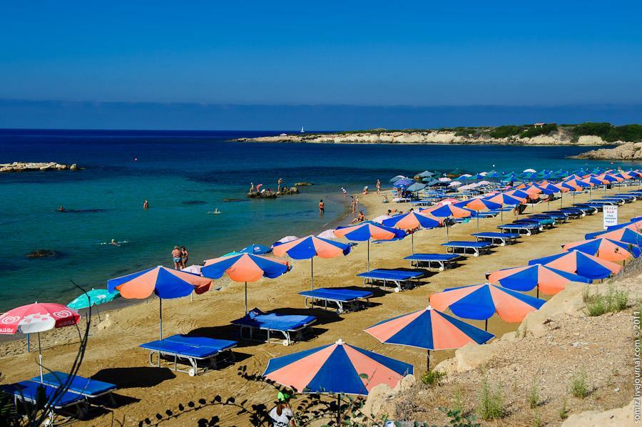 KYPROS Keskilämpötila lokakuussa: 22 C, marraskuussa: 18 C, Aurinkotunteja päivässä: 7-8h, Lentoaika: 5 h 45 min (vaihdolla) Kyproksen lukuisat rannat tarjoavat jokaiselle maulle jotakin.