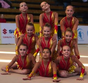 KIVA-kuulumisia Mustan Kissan Cup Mänstsälä Heleille voitto ja Säteille pronssia 14-16 vuotiaiden kilpasarja 1 HyVoLi / Heleet 4,53 4,50 10,00 19,03 2 JNV / Viola 4,46 4,40 9,30 18,16 3 TV / Onegia