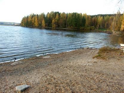 17 Kuva 2.8 Ilmopohjan uimaranta. 2.1.11 Ympäristönsuojelu ja ympäristöhäiriöt Suunnittelualueen keskivaiheilla Aijasahon tilalla on sikala, jossa on pidetty noin 800 lihasikaa.