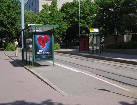 Pasilanraition ja Kyllikinportin varrella on raitioliikenteen pysäkkejä, joissa korotetun pysäkkialueen ja jalkakäytävän välissä on kynnys.