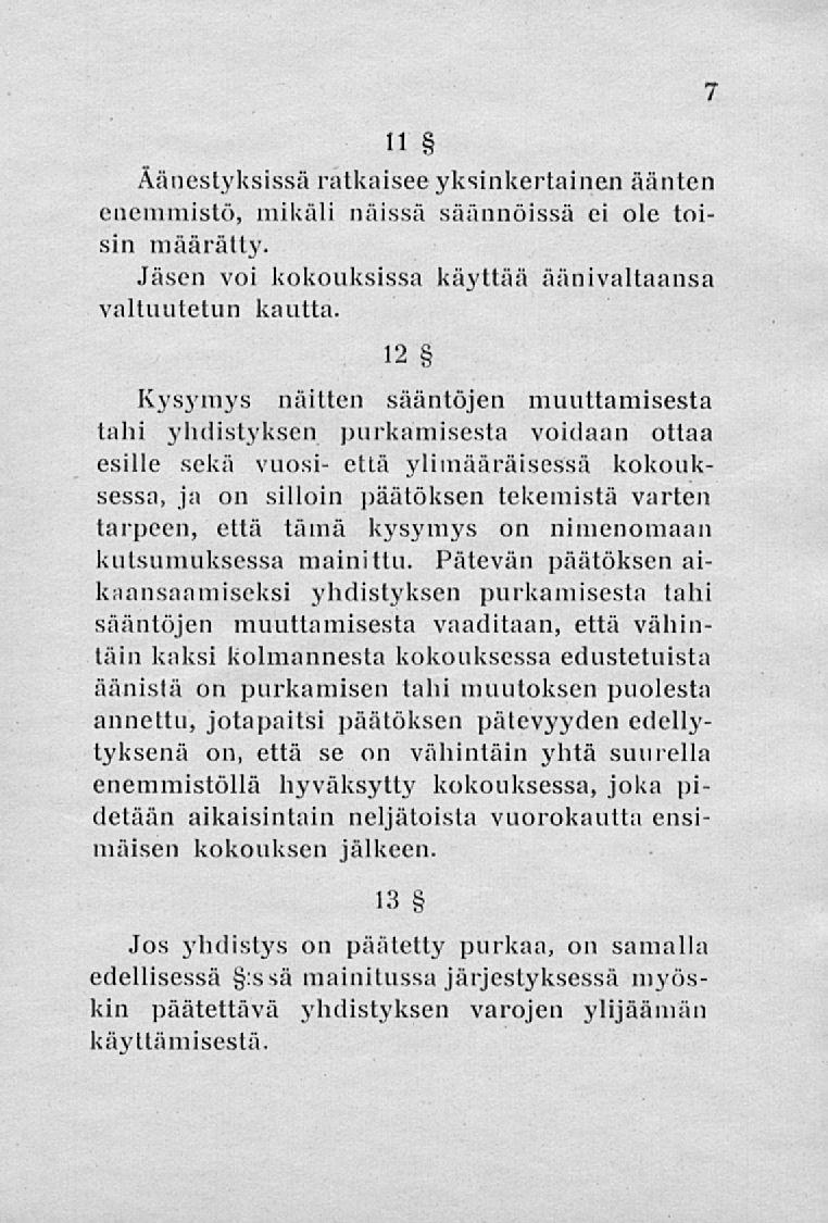 11 Äänestyksissä ratkaisee yksinkertainen äänten enemmistö, mikäli näissä säännöissä ei ole toisin määrätty. Jäsen voi kokouksissa käyttää äänivaltaansa valtuutetun kautta.