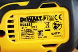 valtuutettuun DEWALT-huoltokorjaamoon. Osoitteet ovat sivustolla www.2helpu.com. 5.2 DEWALT-työkalu täytyy palauttaa jälleenmyyjälle tai valtuutettuun DEWALThuoltokorjaamoon kaikkine osineen.