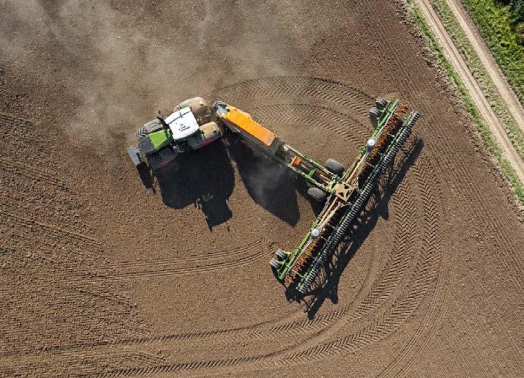 om/variodrive FENDT VARIODRIVE UUSI VOIMANSIIRTO Siirtää sinut menestykseen täydellä teholla Portaattomasti säätyvä Vario-voimansiirto on asettanut vertailuarvoja traktoreiden voimansiirroille yli 20