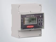23 Kuva 17: Fronius smart meter (Fronius 2017) Mikäli ylituotanto saadaan ohjattua ilman merkittäviä kustannuksia olemassa oleviin ratkaisuihin, on ylituotannon ohjaaminen lämmöntuotantoon