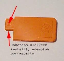 Kappaleen vastakkaisella puolella on sisäänvalukohta (merkitty nuolella keskimmäiseen ja viimeiseen kuvaan).