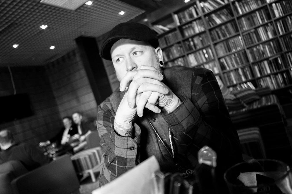 KIRSTUNVARTIJAN TERVEHDYS Tänä vuonna olen päässyt tekemään Joensuun Nuorkauppakamarissa rahastonhoitajan tehtäviä. Tehtäviin kuuluu kamarin postin seuraaminen, laskutukset ja budjetin seuranta.