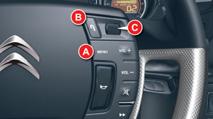 ilmastointilaite (asteluku vilkkuu silloin, kun tienpinnat ovat vaarassa jäätyä) - pysäköintitutka - audiotoiminnot - varoitusviestit - näytön ja auton varusteiden asetusvalikot. A.