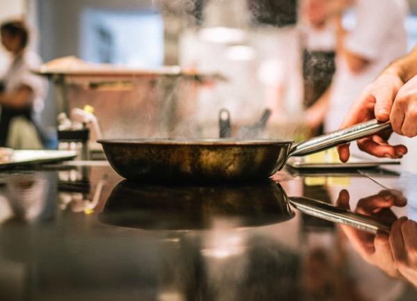 STRIVE FOR THE PERFECT KITCHEN Tavoittelemme täydellistä keittiötä rakentamalla ammattikeittiöistä älykkäitä työympäristöjä.