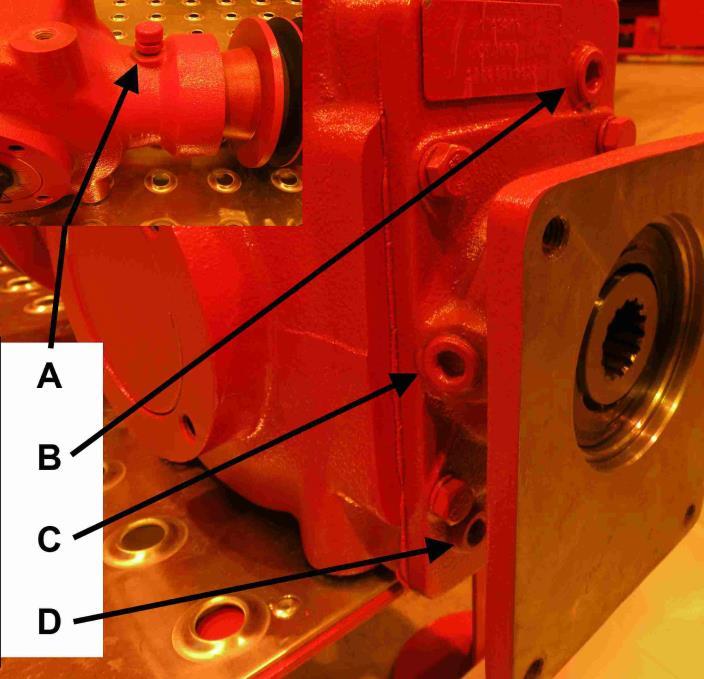 Laske sähkömoottorin peti alimpaan mahdolliseen asentoon, jotta mahdut avaamaan kulmavaihteen kiinnityspultit kulmavaihteen pohjasta. (4xM12 pulttia) 4.