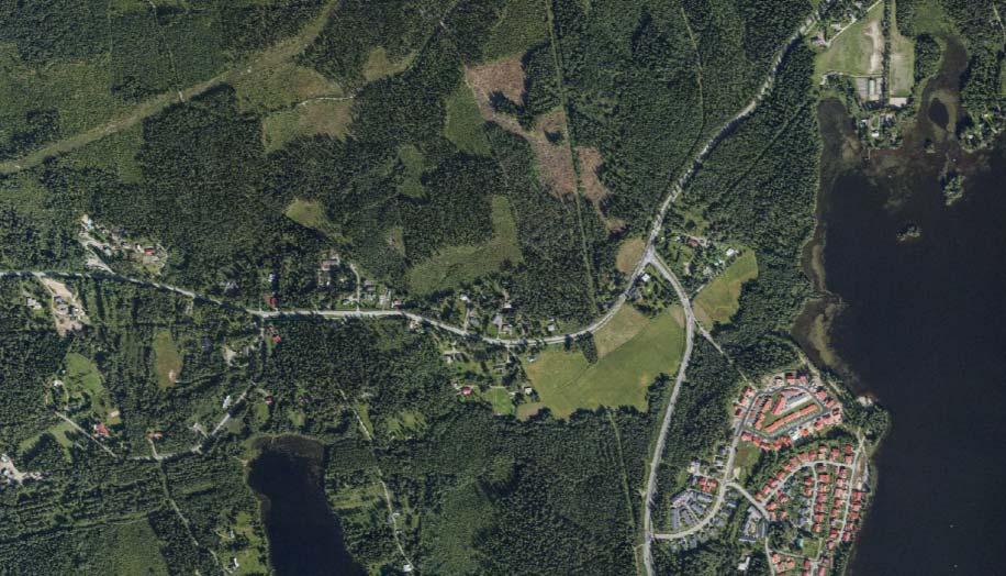 17 3 ALUEEN NYKYINEN MAANKÄYTTÖ 3.1 Rakennettu ympäristö Kaava-alueen eteläosa rajautuu Laajavuoren metsäiseen virkistysalueeseen.