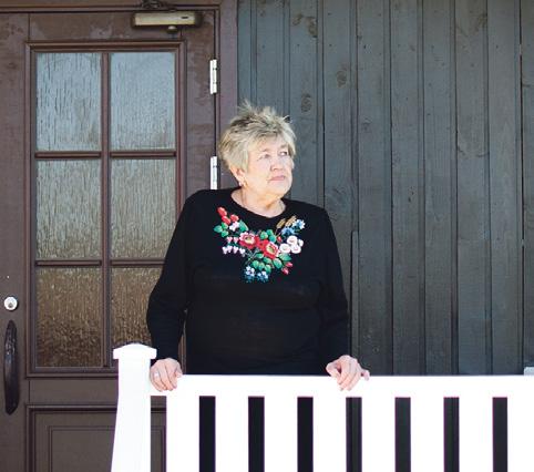 Saarenmaa on kautta aikojen ollut tunnettu savukalastaan, kotioluestaan ja tummasta leivästään. Kaikkia näitä kullansävyisiä herkkuja voi nauttia täällä.