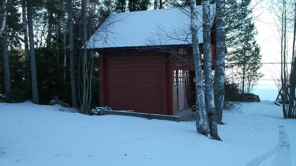 3.1.2. Luonnonympäristö ja maisema Suunnittelualue rajautuu Pyhäjärven, joka kuuluu Natura-2000 -ohjelmaan. 3.1.3. Rakennettu ympäristö Väestö Suunnittelualueen läheisyydessä on loma-asutusta.