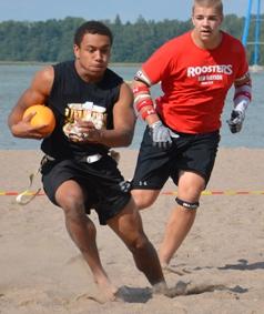 Lyhennelmä IFAF beach flagin säännöistä Beach flag kuten myös 5vs5 lippupallo on KONTAKTITON vauhdikas pallopeli jossa EI sallita minkäänlaista tahallista vartalokontaktia (blokkaamista, taklaamista,